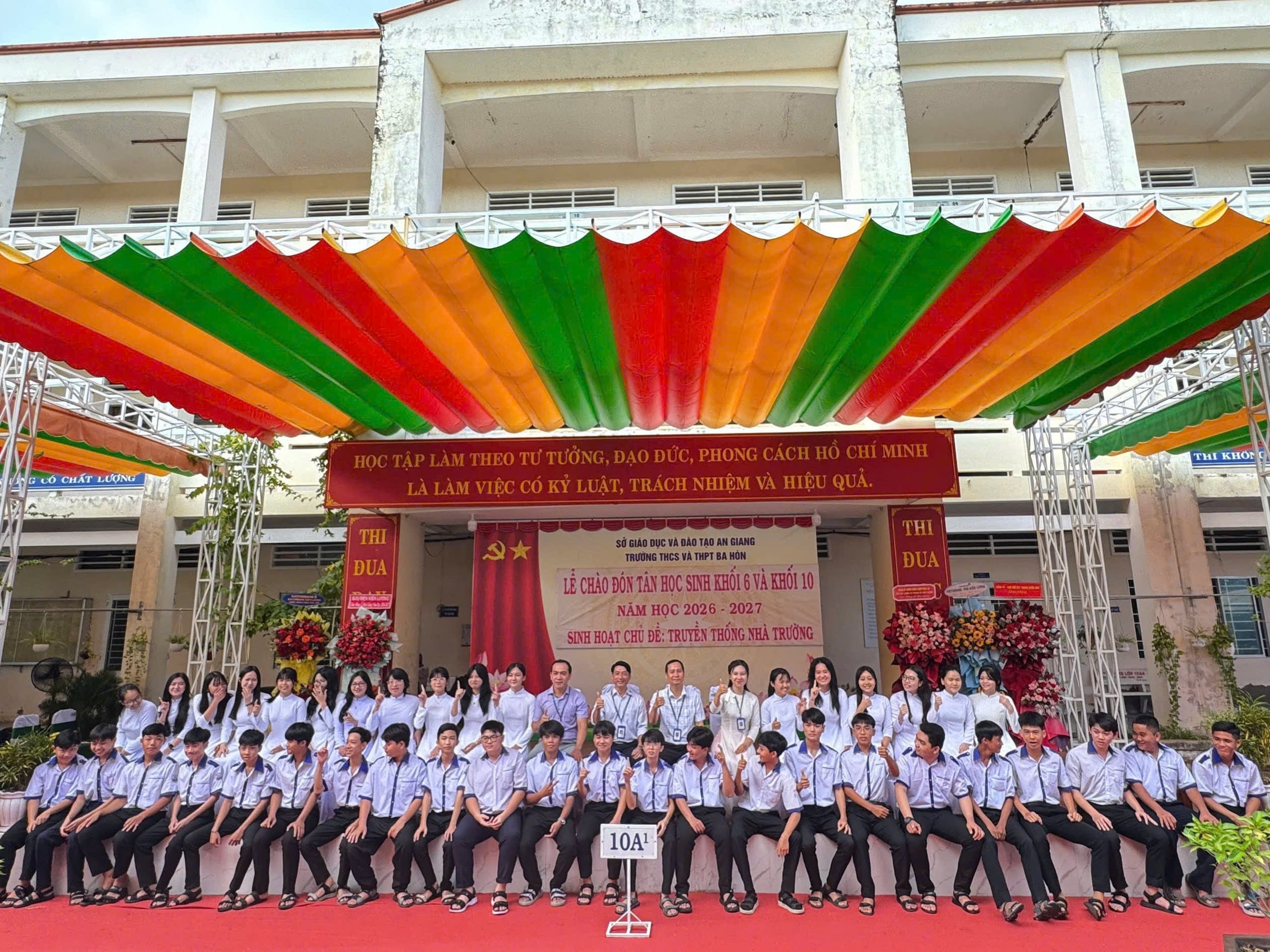 Cùng nhau dưới mái trường